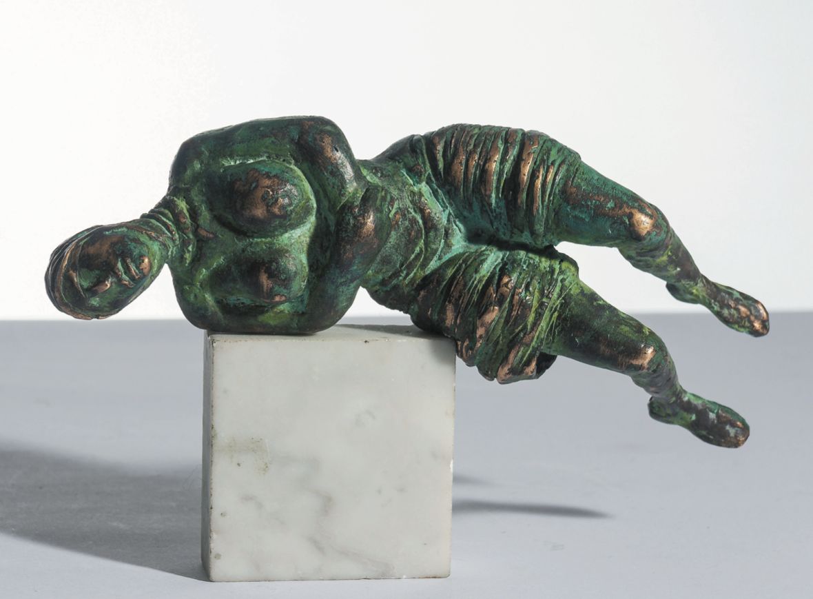 Bronze sculpture “Polina”: a small reclining female figure with green patina, leaning on one arm and legs stretched out, resting on a white marble block.