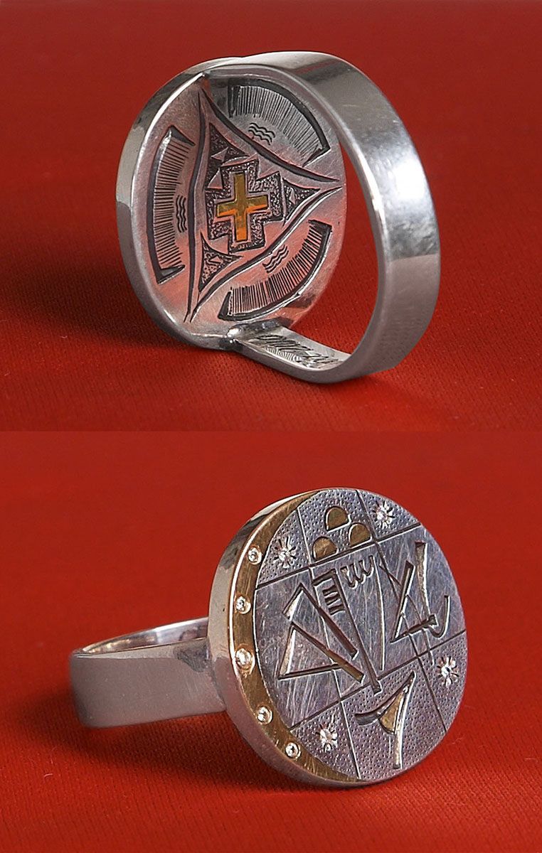 Silver ring “Dzhemal”: a round engraved top with geometric signs, gold edging and small stones; the inner side shows a small cross, shown on red.